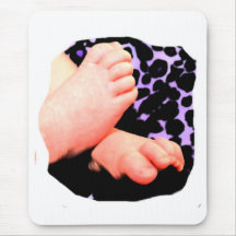 Lite babyfot, purpurfärgad Leopardbakgrund Musmattor