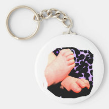 Lite babyfot, purpurfärgad Leopardbakgrund Nyckel Ring
