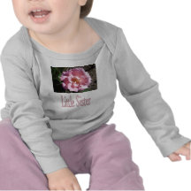 Lite rosa T-tröja för systerTea