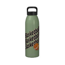 Lodlinjen personifierad basket bevattnar buteljera återanvändningsbar vattenflaskor
