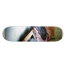 Long muff klänning på säng skate boards