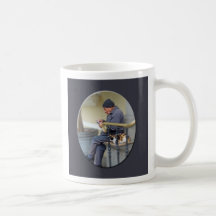 Man med hans katt - läsning tidningen kaffe muggar