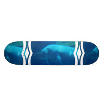 Manatee som flyter skateboarden