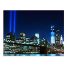 Manhattan horisont och tornen av ljus vykort