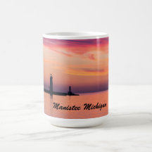 Manistee Michigan fyr på solnedgången Kaffe Mugg