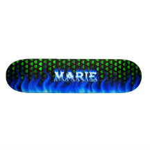 Marie blått avfyrar den Skatersollie skateboard.en