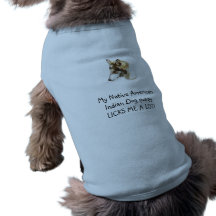 Min indiska hundvalp för indianen slickar mig ett  djur tshirt