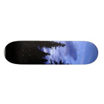 Moln för himmlar för nattträdhimmel skateboard