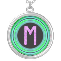Monogram "M ", Hängsmycke