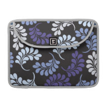 Mönster för Monogram för lilablått blom- MacBook Pro Sleeves