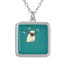 mops gillar fjärilar halsband