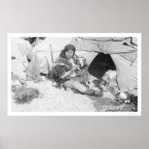 Mor som matar barnet Alaska 1907 Affisch