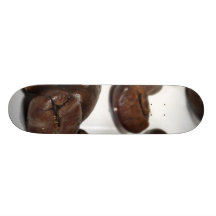 Mörk grillade kaffebönor skateboard
