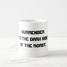 Mörk sida av steken kaffe muggar