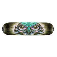 Mörkt gotiskt kol vänder mot den purpurfärgade Aqu Skate Board