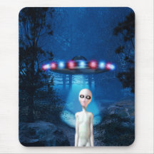 Möte Mousepad för UFO för spöklik skog nära Mus Matta