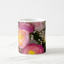 Nätt plast- blommor av okänd typ & avel muggar