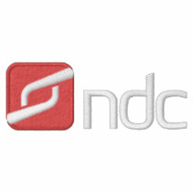 Ndc-logoullbeklädnaden klår upp broderad jacka