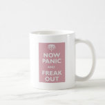 Nu göra panikslagen och flippa ur ut kaffe koppar