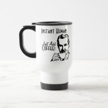 Ögonblickmänniskan tillfogar precis kaffe muggar