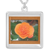 Orange blommahalsband