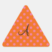 Orange och rosa polka dotsmönster för Monogram Triangle Sticker