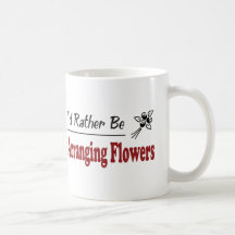 Ordnar ganska blommor kaffe mugg