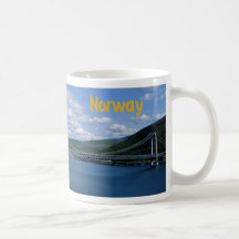 Överbrygga över floden kaffe koppar