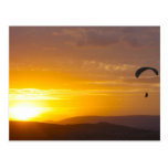 Paragliding på solnedgången vykort