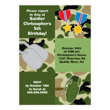 Party för barns födelsedag för armékamouflagesolda skräddarsydda inbjudan