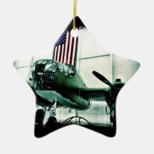 Patriotiskt flygplan för militär WWII med amerikan Julgransdekoration