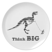 Pojke som går en stor tänka för TyrannosaurusRex ~ Fest Tallrikar