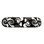Posta modern konstruktion i svart, vit & grå färg skate board