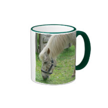 Prickig häst för vit kaffe mugg