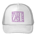 Prickigt lavendelbrev en Monogram Baseball Hat