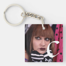 Punk flicka med döskallar keds skor