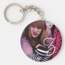 Punk flicka med döskallar nyckel ring