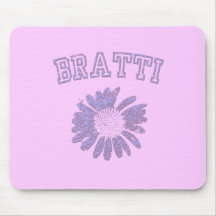 Purpurfärgad BRATTI-logotyp med daisyn Musmattor