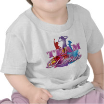 Purpurfärgad brudens sida för brudtärnor för dansl t-shirt