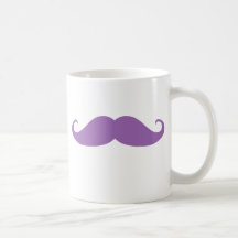 Purpurfärgad mustasch kaffe koppar