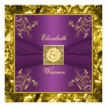 Purpurfärgad och guld- blom- Monogrambröllopinbjud