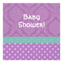 Purpurfärgad polka dots och snöreflickababy shower personliga tillkännagivande