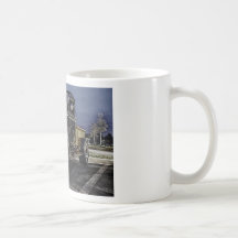 Redo för HDR-klassikerlastbil som rullar Kaffe Mugg