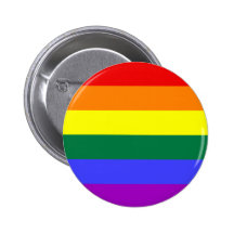 Regnbågeprideflagga knäppas nål