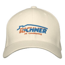 Richner luftar den broderade hatten - 1