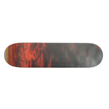 Röd molnhimmel skateboard