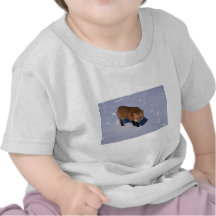 Röd räv på snö t-shirts