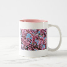 Röda knoppar kaffe muggar