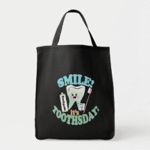 Rolig tandläkaretandhygienist tote bags