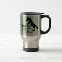 Roligt fött som hoppar ryttare kaffe koppar